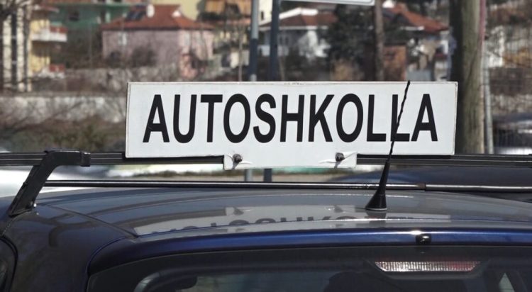 87% e drejtuesve nuk e rimarrin patentën, eksperti: Nuk njohin Kodin Rrugor 