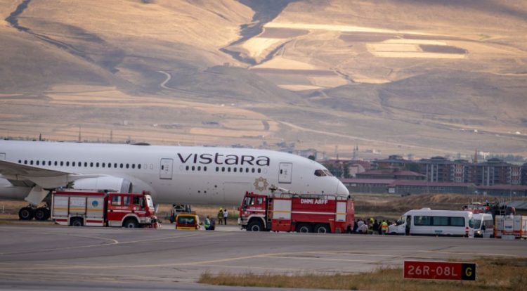 Panik në avionin e linjës Indi-Gjermani, piloti bën ulje emergjente për shkak të një alarmi për bombë