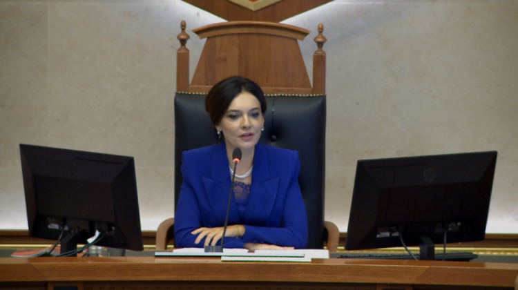 Mandati i Xhaçkës/ Spiropali letër “Venecias”: A mund të detyrohen deputetët që të votojnë në një mënyrë të caktuar?