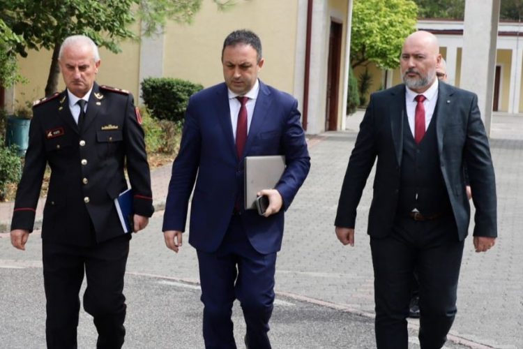 ‘’Mbështetje për të qenë një trupë elitare’’, ministri Hoxha prezanton Drejtorin e ri të Përgjithshëm të Gardës, Ermal Onuzin