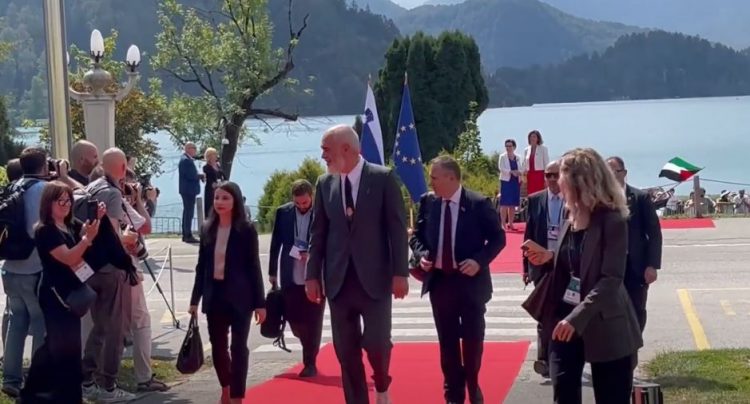 Kryeministri Edi Rama mbërrin në Slloveni, merr pjesë në Forumin Strategjik të Bledit 