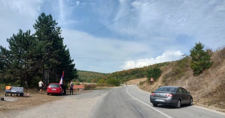 Kush i bllokoi kufijtë me Kosovën?