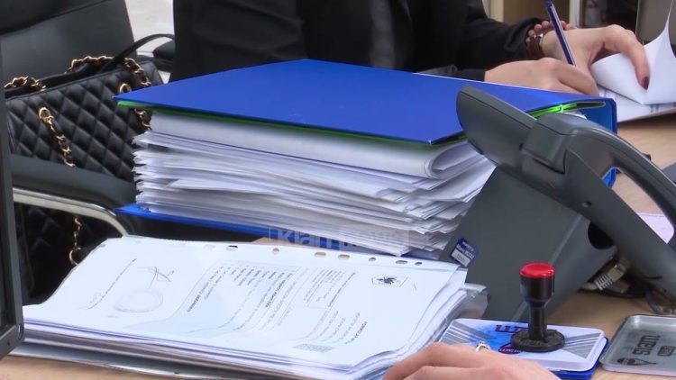 22 noterë problematikë në 8 muaj