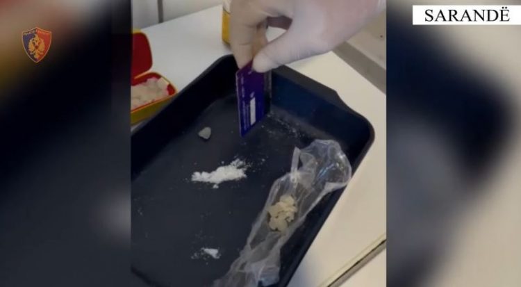 Shisnin drogë në lokalet e natës, arrestohen dy polakët në Sarandë 