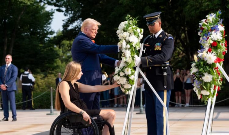 SHBA/ Harris dhe amerikanët kritikojnë vizitën e Trump në Varrezat Kombëtare