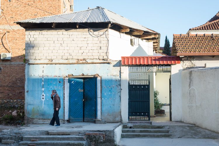 Një pjesë e popullsisë jetojnë në objekte që s’plotësojnë kushte minimale! Gati 5% e shtëpive nuk kanë tualet brenda