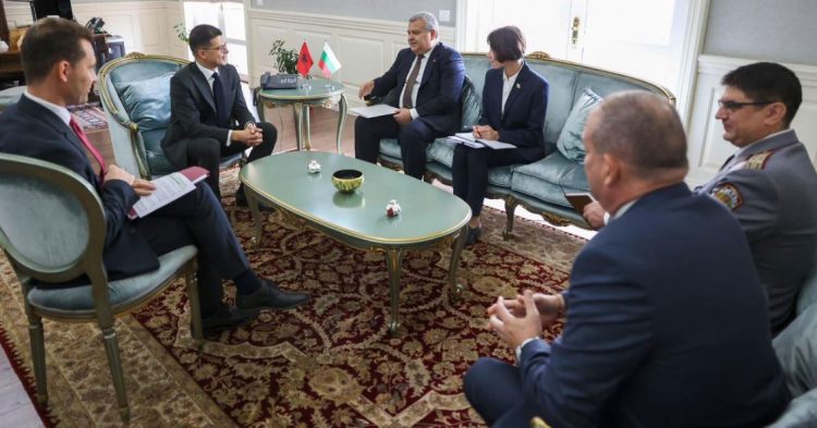 Rijetëzimi i Industrisë Ushtarake/ Ministri i Mbrojtjes pret ambasadorët e Francës, Bullgarisë dhe Britanisë së Madhe