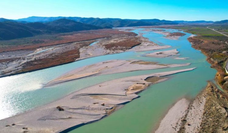 Shqipëria dorëzon në UNESCO kërkesën për përfshirjen e Lumit Vjosa në pasuritë natyrore botërore