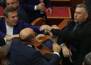 Bledion Nallbati goditi Vullnet Sinën në parlament, GJKKO pushon hetimet
