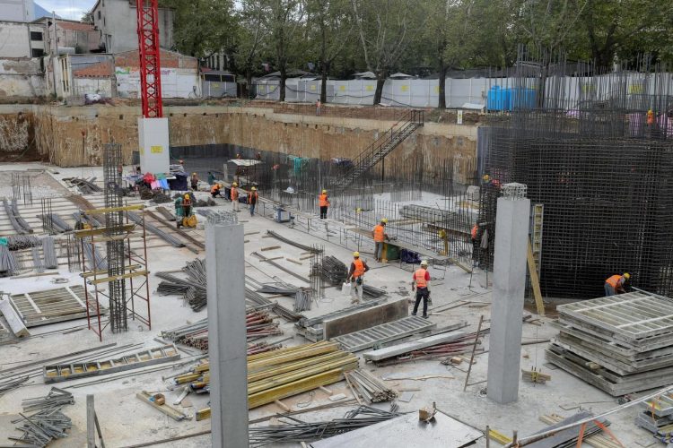 Ndërtimi i Teatrit të ri Kombëtar, kryeministri Rama ndan pamje nga kantieri i punës 