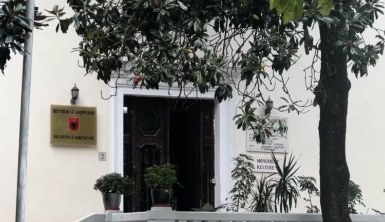 VOA: Shqipëri, debate rreth projektligjit “për shkencën dhe kërkimin shkencor”