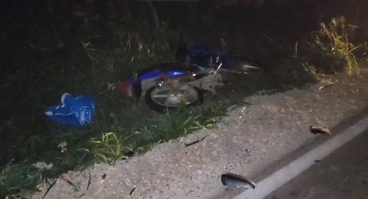 Aksident në Fier/ 19-vjeçari përplas motorin, plagoset çifti i bashkëshortëve