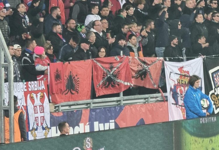 Koret raciste dhe përdhosja e flamurit shqiptar, reagon FSHF: Janë të pa tolerueshme!