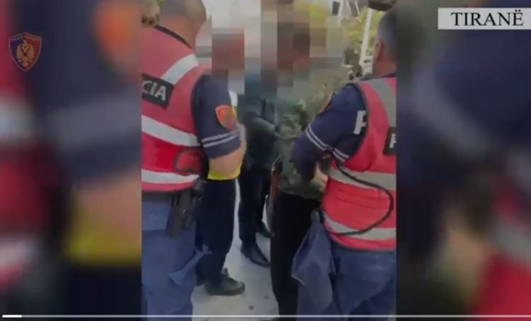 Emrat/ Kush janë 15 personat e arrestuar që trafikonin emigrantët nga Lindja e Mesme, sekuestrohen mijëra euro 