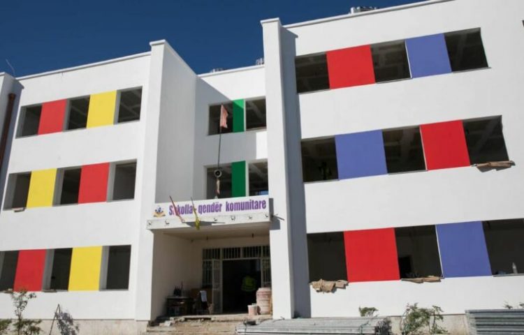 Rama ndan pamjet nga shkolla “Demokracia” në Durrës: Shumë shpejt do të presë 600 nxënës dhe mësues në mjediset e reja 