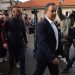 “Niko mos bëj të fortin”, deputetët e PD nuk lejojnë socialistët të futën në Kuvend 