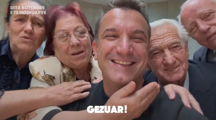 Veliaj: Nga 1 Janari, të moshuarit do udhëtojnë falas me autobus në Tiranë