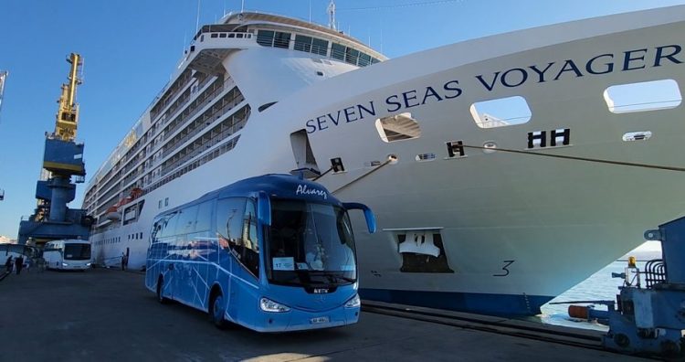 Kroçera “Seven Seas Voyager” ankoron në Durrës, zbarkojnë mbi 600 turistë