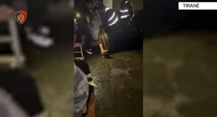 Përfshihet nga flakët azili në Tiranë, disa të moshuar të lënduar