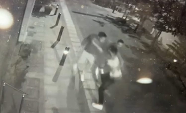 Qëllohet me thikë 28-vjeçari shqiptar në Greqi, u vra nga dy kushërinjtë e tij për hakmarrje