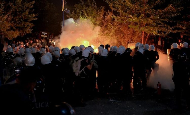 2 efektivë të lënduar gjatë protestës së opozitës lënë spitalin, një tjetër vijon të marrë mjekim
