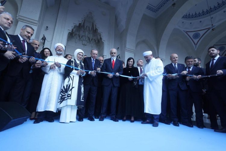 Një ditë pas vizitës së Erdogan, Rama ndan fotot e takimit: Me një mik të madh të Shqipërisë dhe shqiptarëve