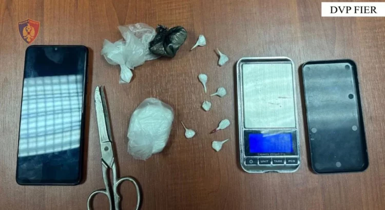 Siguronte lëndën narkotike kokainë dhe e shiste në lagje të ndryshme të Lushnjës, arrestohet 39-vjeçari