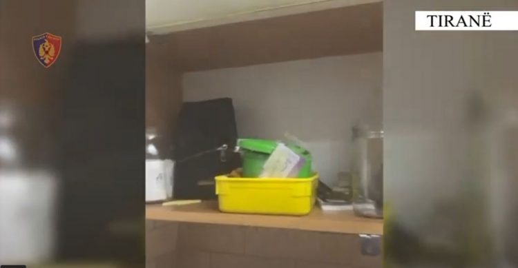 U kap me 2.1 kg drogë, arrestohet 31-vjeçari në Tiranë