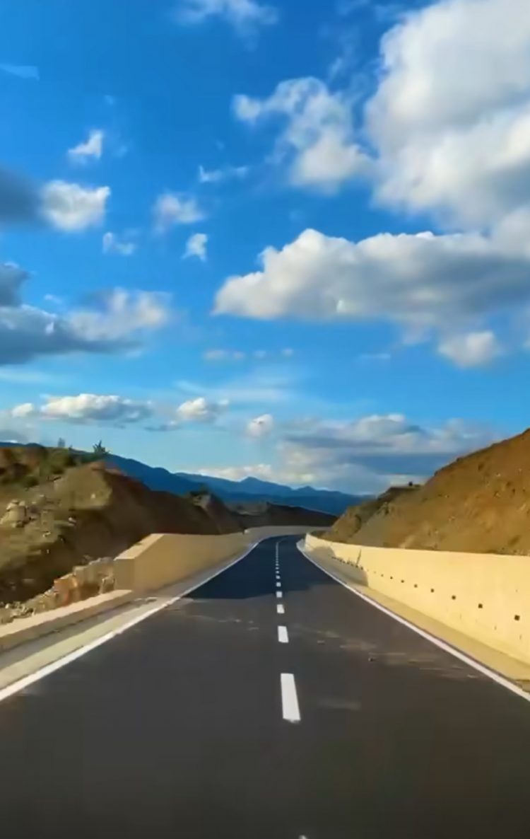 VIDEO/ Rama publikon pamje nga rruga Korçë-Ersekë: Kushte optimale transporti dhe nxitje për zhvillimin e turizmit