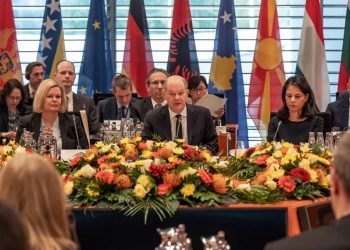 Scholz në samitin e Berlinit: Duhet dinamikë e re në normalizimin e marrëdhënieve Kosovë-Serbi