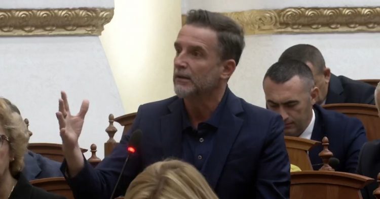 “Sulmi fizik po bëhet agresiv deri në rrezik jete”/ Braçe: Të vish me shishe benzine do të thotë se e ke mirëmenduar