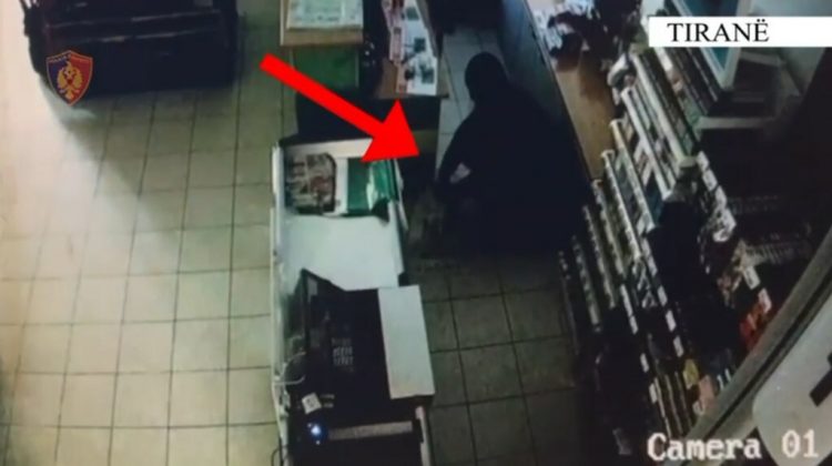 “Miliona lekë i fut në qese dhe ikën i qetë”, si u grabit marketi në Tiranë