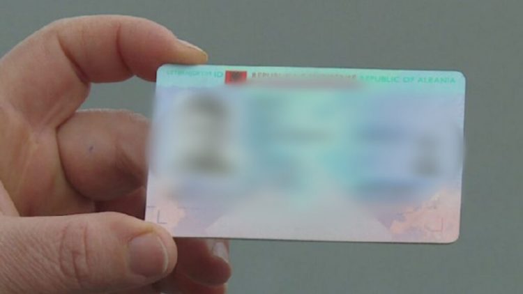 Ju merrnin qytetarëve kartat e identitetit dhe aplikonin për kredi, 2 të arrestuar 