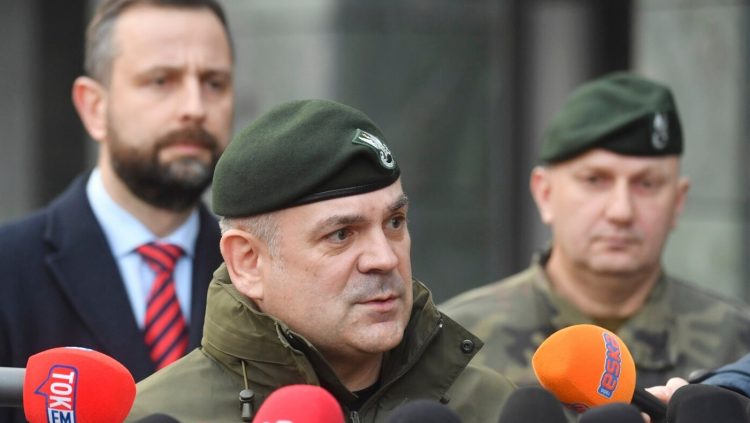 Gjenerali polak: Varshava duhet ta forcojë ushtrinë dhe ta përgatisë për luftë