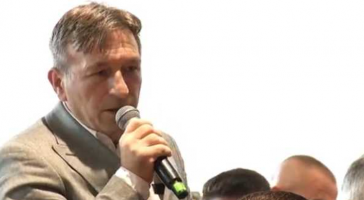 Kryebashkiaku i Fushë-Arrëzës falenderon publikisht Ramën për rritjen e pagës 