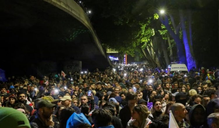 Gjeorgji, opozita denoncon manipulimin e zgjedhjeve, fillon protestat