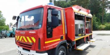 Përfshihet nga flakët një banesë në Burrel, dyshohet se një person ka mbetur i bllokuar