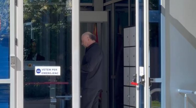 Paraqitet në SPAK ish-gjyqtari i Tiranës, Besnik Hoxha 