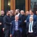 U përjashtuan nga seanca/ Deputetët e PD shkojnë në Kuvend 90 minuta para nisjes së seancës, Garda nuk i lejon të futen 