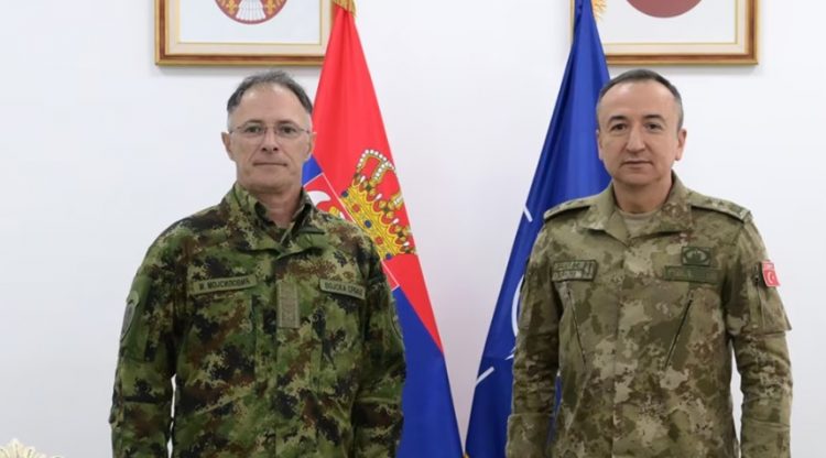 Shefi i Ushtrisë së Serbisë bisedon me komandantin e KFOR-it për sigurinë në Kosovë