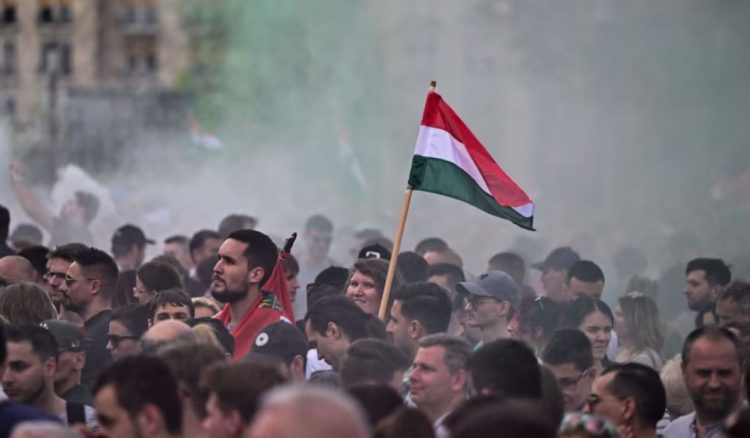 Hungari, mijëra protestues kërkojnë t’i jepet “propagandës” së medias shtetërore