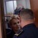 Video/ Rinis seanca në GJKKO: Kryemadhi flet me policin, Meta në kafazin e qelqtë…