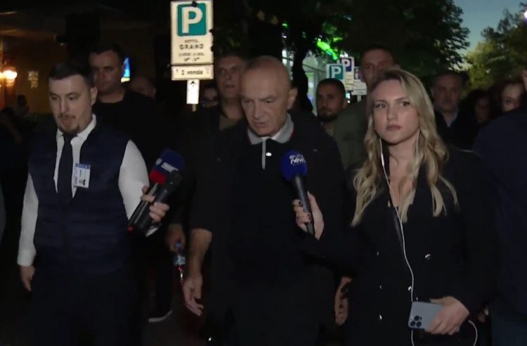 Meta drejt kryeministrisë: Do të protestojmë deri në arritjen e objektivave, që janë përmbysja e regjimit dhe zgjimi i qytetarëve