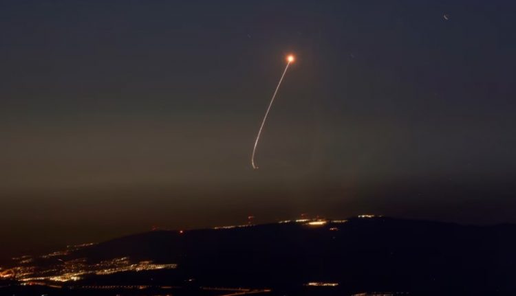 Irani godet Izraelin me raketa balistike