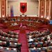 Mbi 2 orë tensione jashtë ambienteve të Kuvendit, mbyllet për 30 minuta seanca plenare
