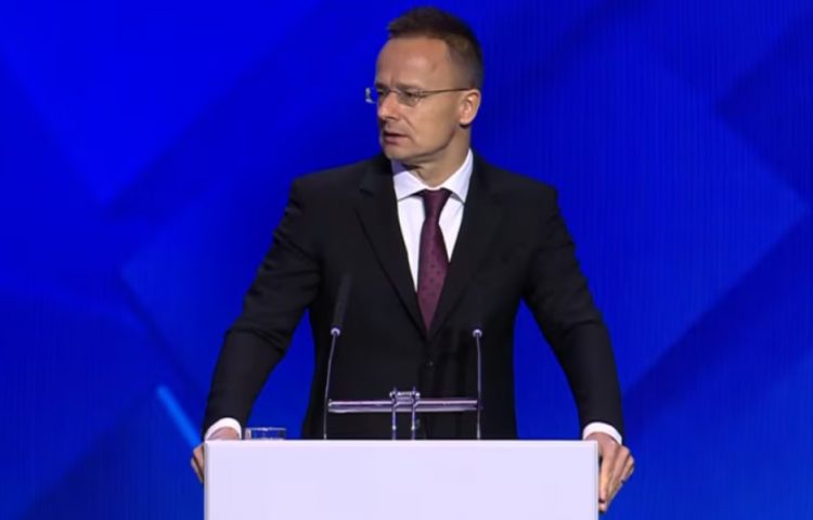 Kryediplomati hungarez kritikon sanksionet e BE-së gjatë vizitës në Minsk