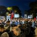 Pas molotovëve, protestuesit lënë Kryeministrinë dhe rinisin marshimin