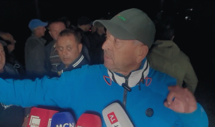 “Jemi popull dele”, revoltohet protestuesi: Duhen plumba në kokat e politikanëve!