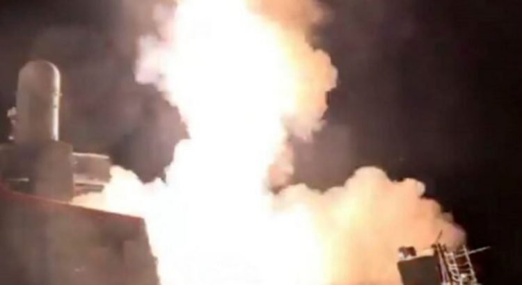 Video/ Marina amerikane shkatërron raketat iraniane që lëviznin drejt Izraelit 