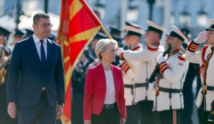 Presidentja e KE-së vizitë në Shkup, thekson nevojën për miratimin e ndryshimeve kushtetuese